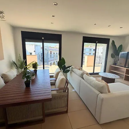 Bella - Modern With Parking & Pool Apartament *
