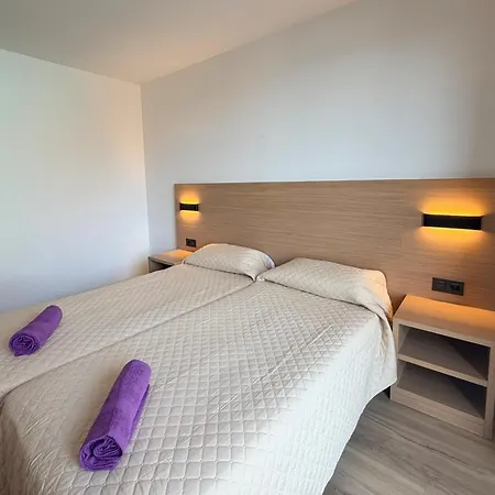 Apartament Bella - Modern With Parking & Pool