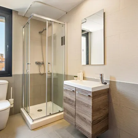 Bella - Modern With Parking & Pool Apartament